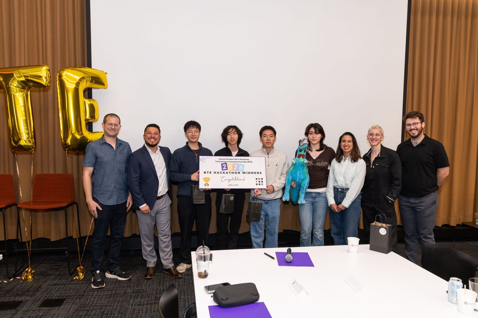 Alcir with the winning team at the BTE Hackathon